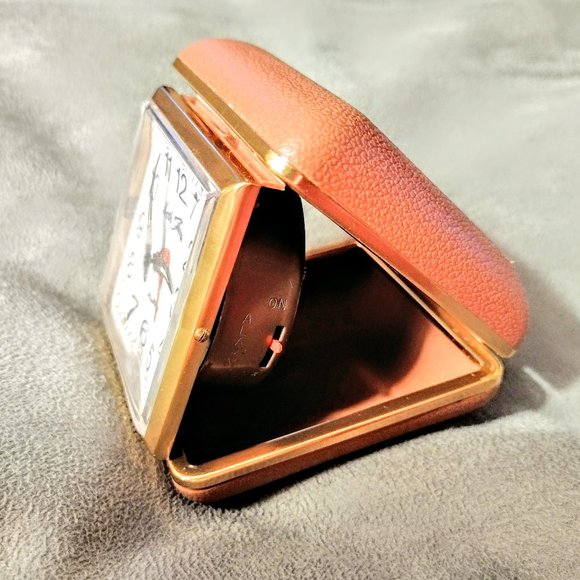 Vintage SETH THOMAS Travel Alarm Clock in Case ~ Manual Key Wind ~ Tested-Works! - Picture 7 of 12